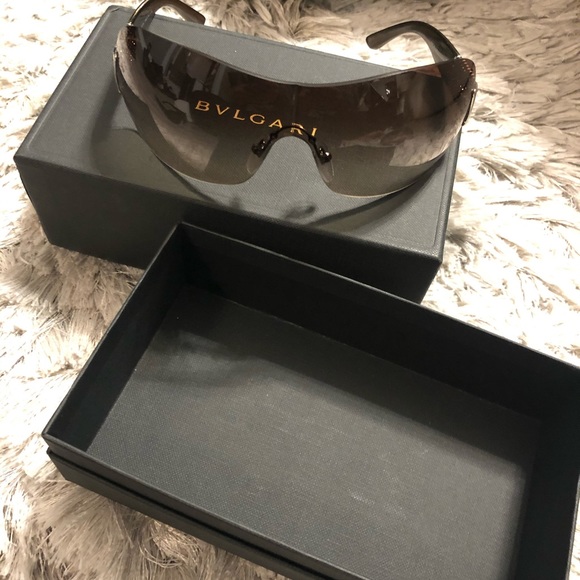 Sunglasses - Picture 3 of 4